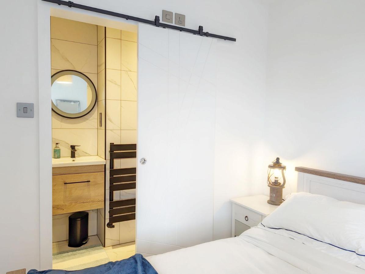 Malthouse Cottage Уэст-Уиттеринг Экстерьер фото